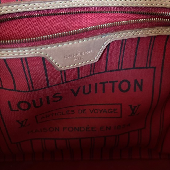 Louis Vuitton Neverfull MM Bag - Picture 7 of 8